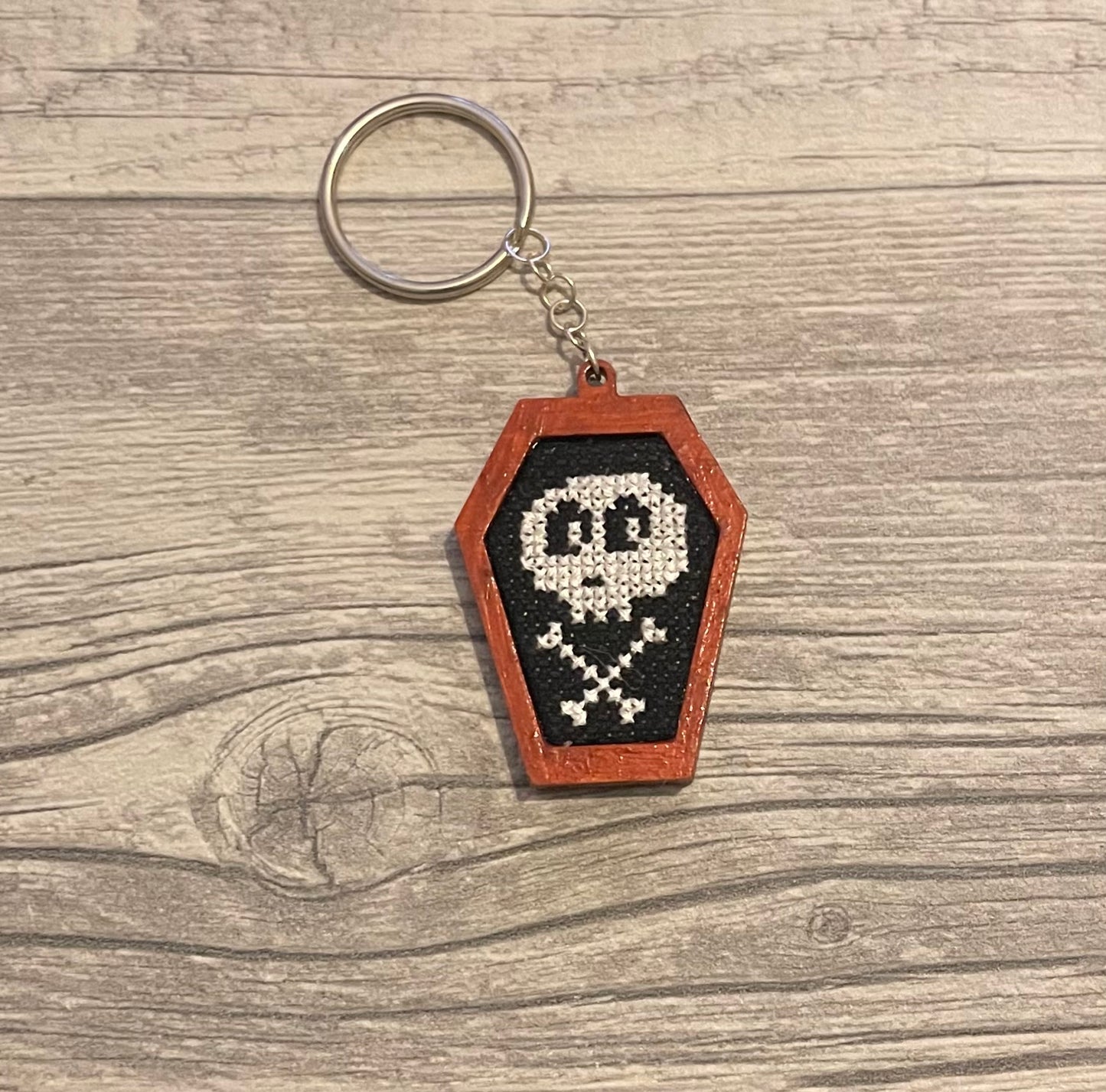 Skull coffin keychain