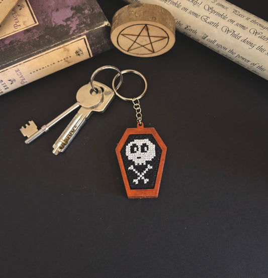 Skull coffin keychain