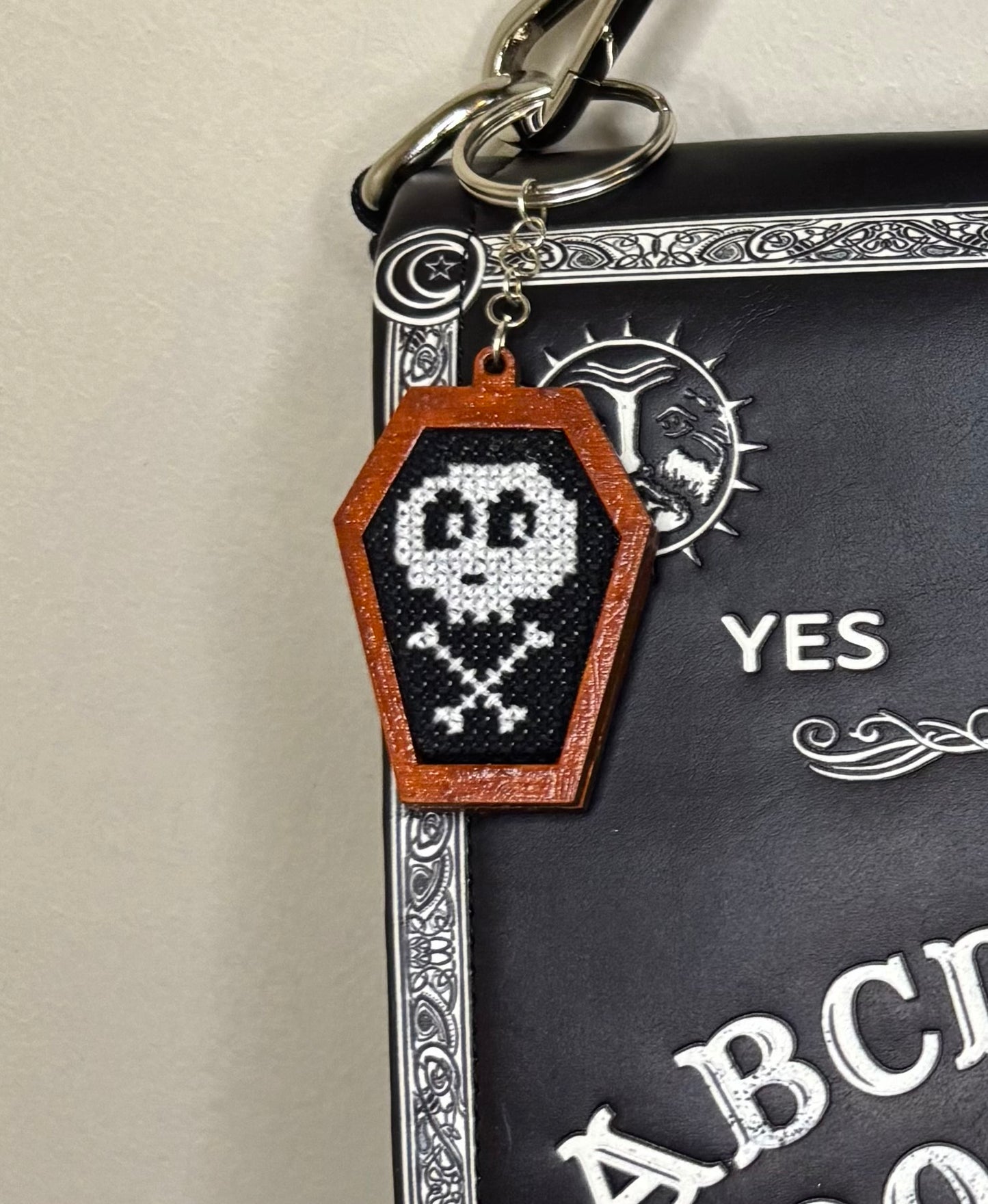 Skull coffin keychain